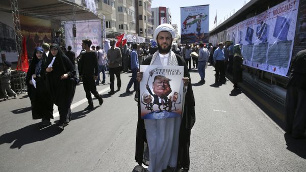 A clergyman holds a poster showing caricatures of U.S. President Donald Trump, center, Israeli Prime Minister Benjamin Netanyahu, left, and Saudi Arabia's King Salman in an annual pro-Palestinian rally marking Al-Quds (Jerusalem) Day in Tehran, Iran, Friday, June 23, 2017 - Sputnik International
