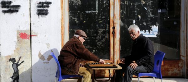 Men play backgammon in the Turkish Cypriots breakaway area at northern divided capital of Nicosia, Cyprus, Tuesday, Jan. 17, 2017. - Sputnik International