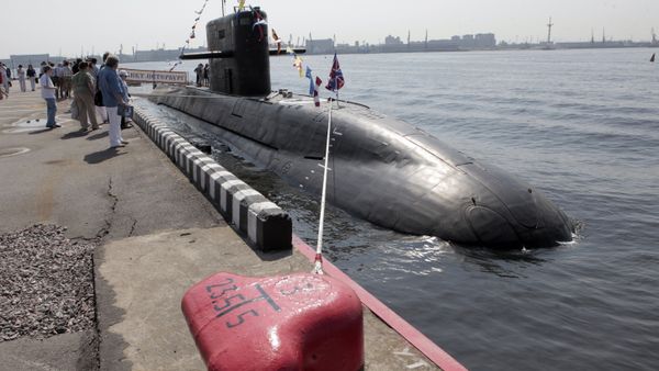 Visitors look at St Petersburg diesel electric submarine of the Lada class at the International Maritime Defense Show in St Petersburg. File photo - Sputnik International