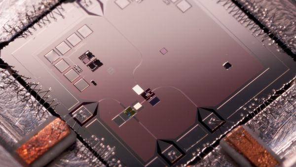 Qubit Mechanical Resonator Qubit Mechanical Resonator - Sputnik International