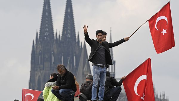 Turkish protesters demonstrate in Cologne, Germany, Sunday, July 31, 2016. Thousands of supporters of Turkish President Recep Tayyip Erdogan have gathered in the German city of Cologne for a demonstration against the failed July 15 coup in Turkey. - Sputnik International