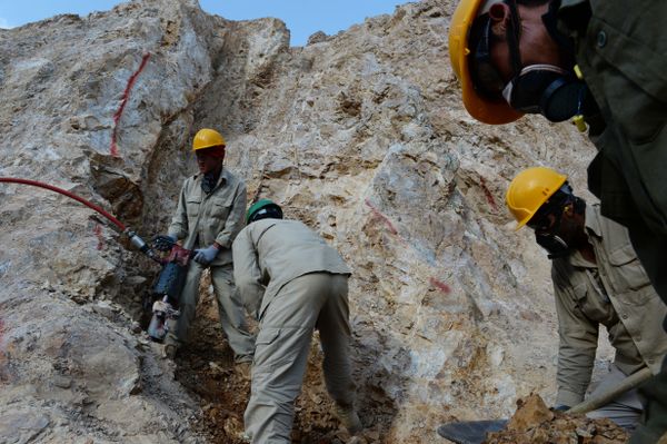 Afghan miners work at a gold mine on a mountainside near the village of Qara Zaghan in Baghlan province (File) Afghan miners work at a gold mine on a mountainside near the village of Qara Zaghan in Baghlan province (File) - Sputnik International