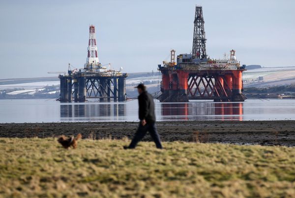 In this Monday Feb. 15, 2016 photo, a man walks past oil platforms laid-up in the Cromarty Firth near Invergordon in the Highlands of Scotland In this Monday Feb. 15, 2016 photo, a man walks past oil platforms laid-up in the Cromarty Firth near Invergordon in the Highlands of Scotland - Sputnik International