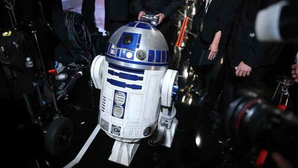 R2-D2 appears backstage at the Oscars on Sunday, Feb. 28, 2016, at the Dolby Theatre in Los Angeles. - Sputnik International