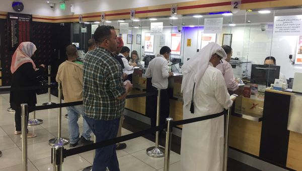 People exchange money from an exchange house in Doha, Qatar, June 11, 2017 People exchange money from an exchange house in Doha, Qatar, June 11, 2017 - Sputnik International