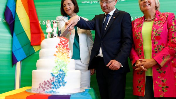 Katrin Goering Eckardt, Volker Beck and Claudia Roth of Germany's environmental party Die Gruenen (The Greens) cut a cake after a session of the lower house of parliament Bundestag voted on legalising same-sex marriage, in Berlin, Germany June 30, 2017 Katrin Goering Eckardt, Volker Beck and Claudia Roth of Germany's environmental party Die Gruenen (The Greens) cut a cake after a session of the lower house of parliament Bundestag voted on legalising same-sex marriage, in Berlin, Germany June 30, 2017 - Sputnik International