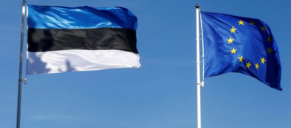 Estonia's and EU flags flutter in Tallinn, Estonia, June 29, 2017. - Sputnik International