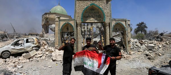 Members of the Counter Terrorism Service pose for a picture with an Iraqi flag in front of the ruins of Grand al-Nuri Mosque at the Old City in Mosul, Iraq, June 30, 2017 Members of the Counter Terrorism Service pose for a picture with an Iraqi flag in front of the ruins of Grand al-Nuri Mosque at the Old City in Mosul, Iraq, June 30, 2017 - Sputnik International