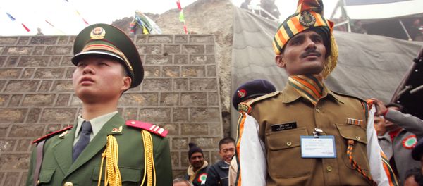 A Chinese soldier, left, and an Indian soldier maintain ceremonial positions marking the international boundary of their countries respectively at the opening of the Nathu La Pass, in northeastern Indian state of Sikkim, Thursday, July 6, 2006. A Chinese soldier, left, and an Indian soldier maintain ceremonial positions marking the international boundary of their countries respectively at the opening of the Nathu La Pass, in northeastern Indian state of Sikkim, Thursday, July 6, 2006. - Sputnik International