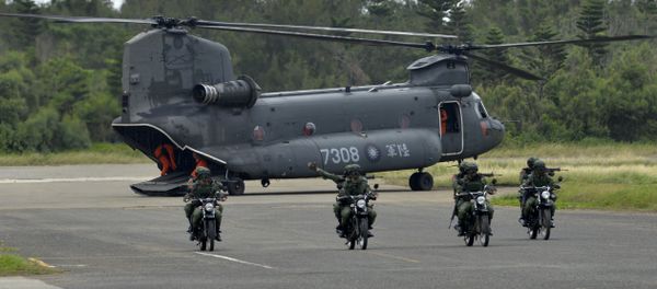 This file photo shows armed Taiwanese soldiers riding on motorcycles next to a US-made CH-47 helicopter during drills on Penghu islands - Sputnik International