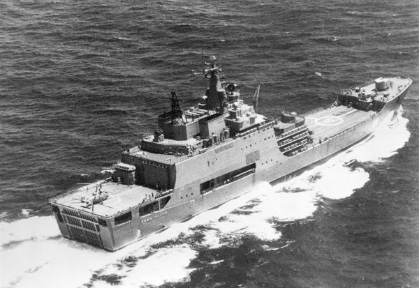 The Soviet  Rhino-class amphibious transport dock ship - Sputnik International