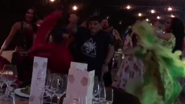 Maradona Dances with Gipsies in Moscow - Sputnik International