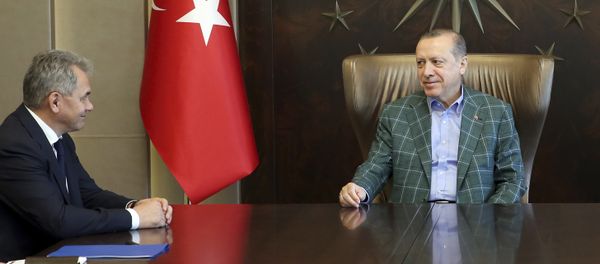 Turkey's President Recep Tayyip Erdogan, right, meets with Russia's Defence Minister Sergei Shoigu, left, in Istanbul - Sputnik International