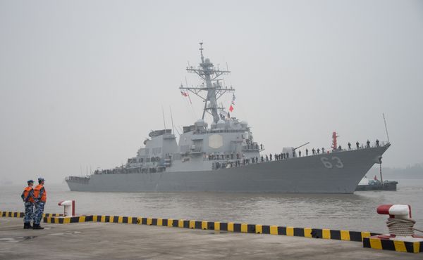 The guided missile destroyer USS Stethem (DDG 63) arrives at the Wusong military port in Shanghai. (File) - Sputnik International