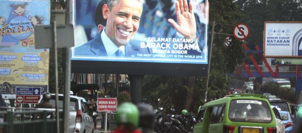 The image of former U.S. President Barack Obama is shown on a large screen at a busy street in Bogor, West Java, Indonesia, Friday, June 30, 2017. - Sputnik International