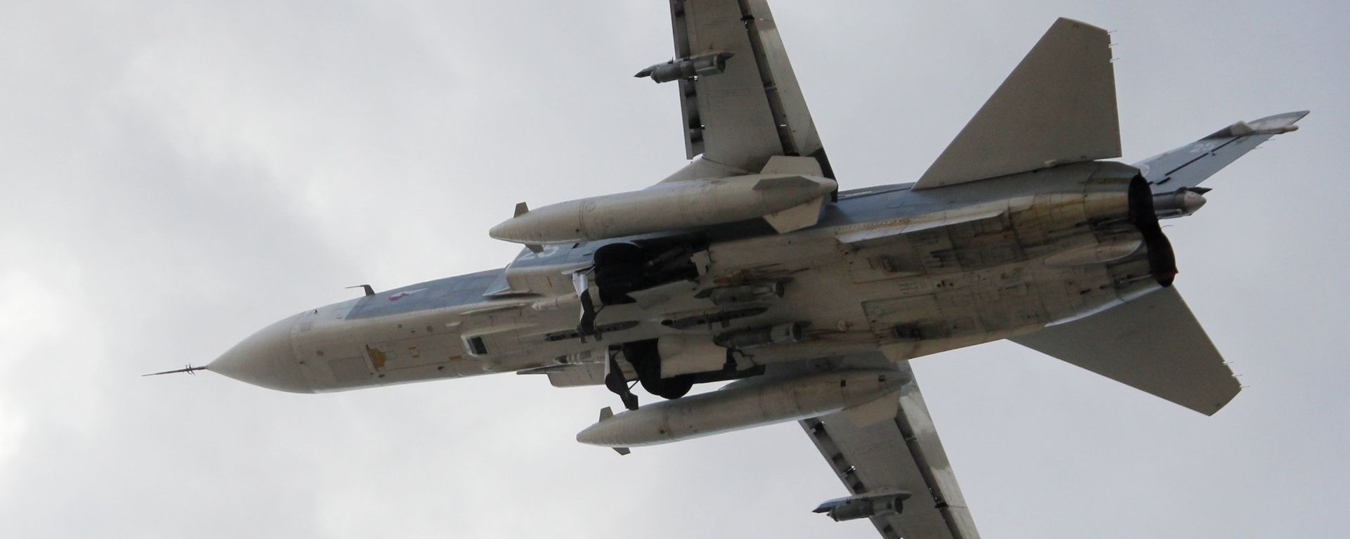 Russian aircraft at Latakia airport - Sputnik International, 1920, 31.10.2023