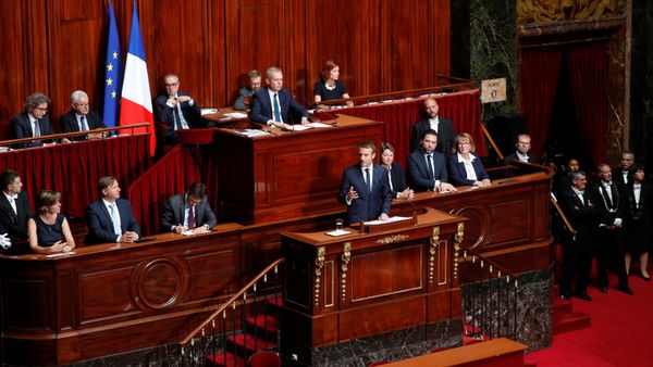 French President Emmanuel Macron (C) delivers a speech during a special congress gathering both houses of parliament (National Assembly and Senate) at the Versailles Palace, near Paris, France, July 3, 2017. - Sputnik International
