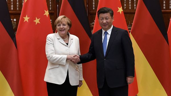 Chinese President Xi Jinping, right, shakes hand with German Chancellor Angela Merkel, prior to their meeting, at the West Lake State House, in Hangzhou, China., Monday, Sept. 5, 2016. Chinese President Xi Jinping, right, shakes hand with German Chancellor Angela Merkel, prior to their meeting, at the West Lake State House, in Hangzhou, China., Monday, Sept. 5, 2016. - Sputnik International