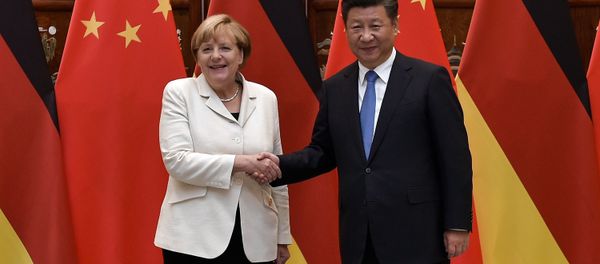 Chinese President Xi Jinping, right, shakes hand with German Chancellor Angela Merkel, prior to their meeting, at the West Lake State House, in Hangzhou, China., Monday, Sept. 5, 2016. Chinese President Xi Jinping, right, shakes hand with German Chancellor Angela Merkel, prior to their meeting, at the West Lake State House, in Hangzhou, China., Monday, Sept. 5, 2016. - Sputnik International