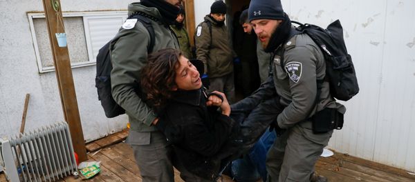 Israeli policemen remove a pro-settlement activist from a house during an operation by Israeli forces to evict settlers from the illegal outpost of Amona in the occupied West Bank February 1, 2017. - Sputnik International