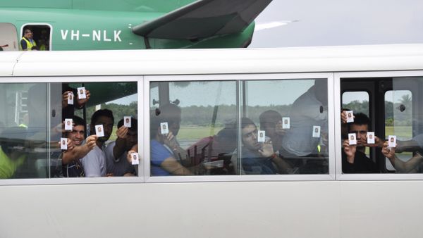 FILE - In this Aug. 2, 2013, photo, a group of asylum seekers hold up their identity after landing in Manus Island, Papua New Guinea. The United States has agreed to resettle an unspecified number of refugees languishing in Pacific island camps in a deal that is expected to inspire more asylum seekers to attempt to reach Australia by boat, officials said on Sunday, Nov. 13, 2016. - Sputnik International