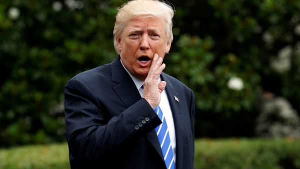 US President Donald Trump says something to reporters as he departs for travel to Poland and the upcoming G-20 summit in Germany, from the South Lawn of the White House in Washington, US, July 5, 2017. - Sputnik International