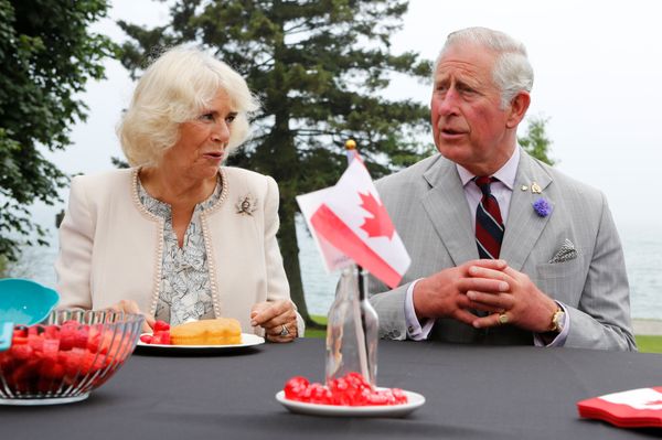 Britain's Prince Charles and Camilla, Duchess of Cornwall, talk with locals while touring the farmers' market in Wellington, Ontario, Canada, June 30, 2017.  - Sputnik International