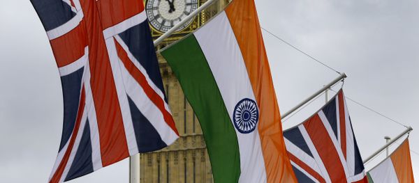 The Union and Indian flags fly in the breeze - Sputnik International