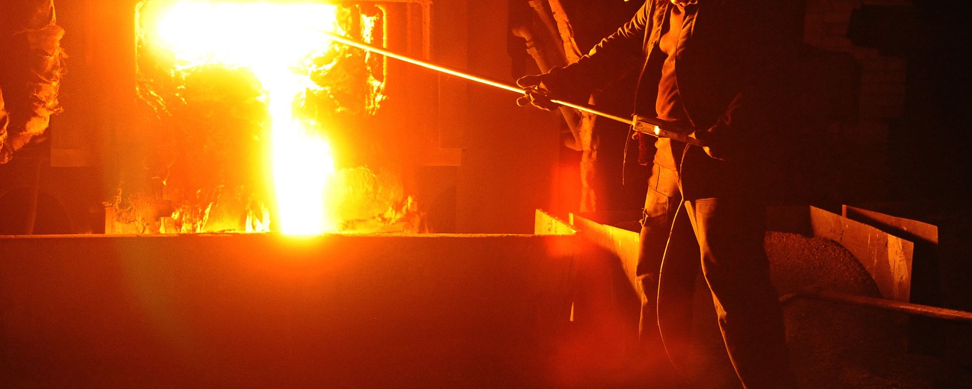 A worker during steel-smelting at a Russian steelmaking plant (File) A worker during steel-smelting at a Russian steelmaking plant (File) - Sputnik International, 1920, 19.12.2024