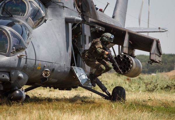Russian Special Forces Mi-35M Helicopters Take Part in Drill Russian Special Forces Mi-35M Helicopters Take Part in Drill - Sputnik International
