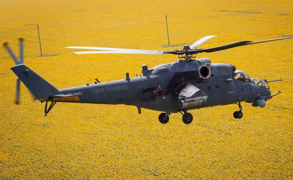 Russian Special Forces Mi-35M Helicopters Take Part in Drill Russian Special Forces Mi-35M Helicopters Take Part in Drill - Sputnik International