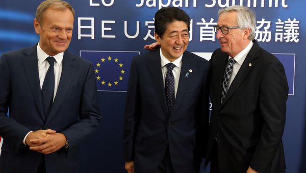 Japan's Prime Minister Shinzo Abe (C) is welcomed by European Council President Donald Tusk (L) and European Commission President Jean-Claude Juncker at the start of a European Union-Japan summit in Brussels, Belgium July 6, 2017 Japan's Prime Minister Shinzo Abe (C) is welcomed by European Council President Donald Tusk (L) and European Commission President Jean-Claude Juncker at the start of a European Union-Japan summit in Brussels, Belgium July 6, 2017 - Sputnik International