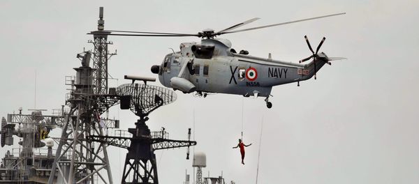 An Indian navy helicopter approaches an Indian navy ship while displaying rescue skills during a joint naval exercise with the Sri Lankan navy in Trincomalee, Sri Lanka (File) - Sputnik International
