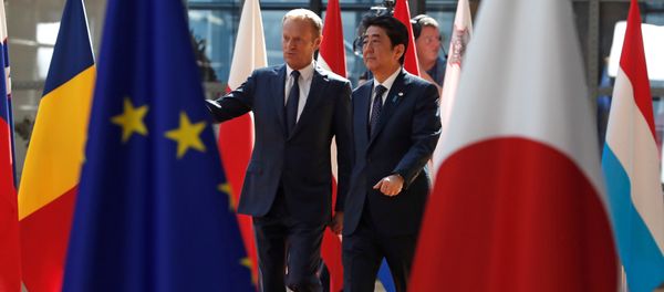 Japan's Prime Minister Shinzo Abe (R) is welcomed by European Council President Donald Tusk at the start of a European Union-Japan summit in Brussels, Belgium July 6, 2017 - Sputnik International