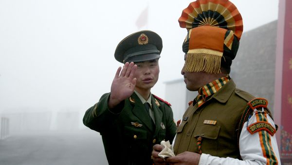 This file photo taken on July 10, 2008 shows a Chinese soldier (L) next to an Indian soldier at the Nathu La border crossing between India and China in India's northeastern Sikkim state This file photo taken on July 10, 2008 shows a Chinese soldier (L) next to an Indian soldier at the Nathu La border crossing between India and China in India's northeastern Sikkim state - Sputnik International