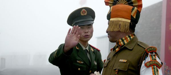 This file photo taken on July 10, 2008 shows a Chinese soldier (L) next to an Indian soldier at the Nathu La border crossing between India and China in India's northeastern Sikkim state This file photo taken on July 10, 2008 shows a Chinese soldier (L) next to an Indian soldier at the Nathu La border crossing between India and China in India's northeastern Sikkim state - Sputnik International