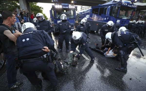 German riot police detain protesters during the demonstrations during the G20 summit in Hamburg, Germany, July 6, 2017 German riot police detain protesters during the demonstrations during the G20 summit in Hamburg, Germany, July 6, 2017 - Sputnik International