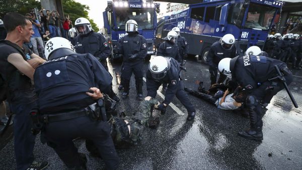 German riot police detain protesters during the demonstrations during the G20 summit in Hamburg, Germany, July 6, 2017 German riot police detain protesters during the demonstrations during the G20 summit in Hamburg, Germany, July 6, 2017 - Sputnik International