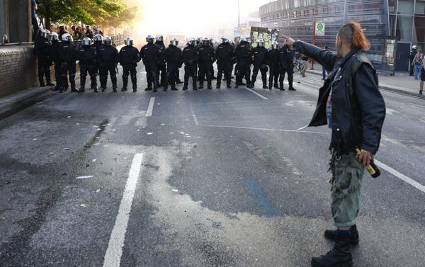 A protester stands in front of German riot police during the demonstrations during the G20 summit in Hamburg, Germany, July 6, 2017 A protester stands in front of German riot police during the demonstrations during the G20 summit in Hamburg, Germany, July 6, 2017 - Sputnik International