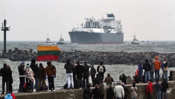 This first liquefied natural gas (LNG) terminal Independence comes through the sea gate port of Klaipeda on October 27, 2014 This first liquefied natural gas (LNG) terminal Independence comes through the sea gate port of Klaipeda on October 27, 2014 - Sputnik International