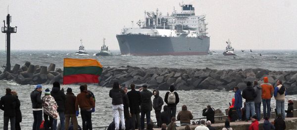 This first liquefied natural gas (LNG) terminal Independence comes through the sea gate port of Klaipeda on October 27, 2014 This first liquefied natural gas (LNG) terminal Independence comes through the sea gate port of Klaipeda on October 27, 2014 - Sputnik International