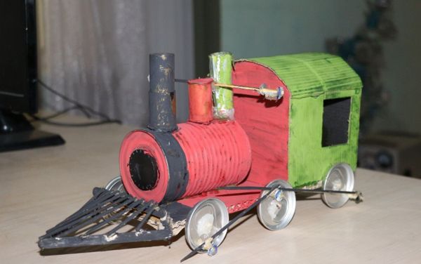 A model locomotive the girls made A model locomotive the girls made - Sputnik International
