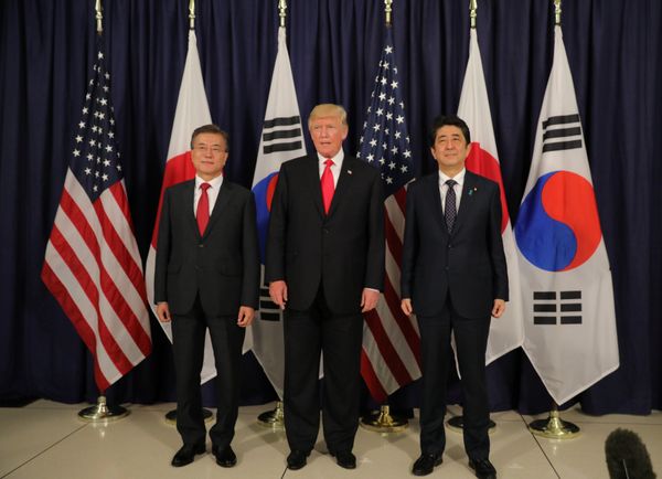 US President Donald Trump meets South Korea's President Moon Jae-In and Japanese Prime Minister Shinzo Abe ahead the G20 leaders summit in Hamburg, Germany July 6, 2017. US President Donald Trump meets South Korea's President Moon Jae-In and Japanese Prime Minister Shinzo Abe ahead the G20 leaders summit in Hamburg, Germany July 6, 2017. - Sputnik International