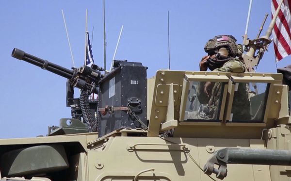 This Saturday, April. 29, 2017 still taken from video, shows an American soldier looking out of an armored vehicle in the northern village of Darbasiyah, Syria - Sputnik International