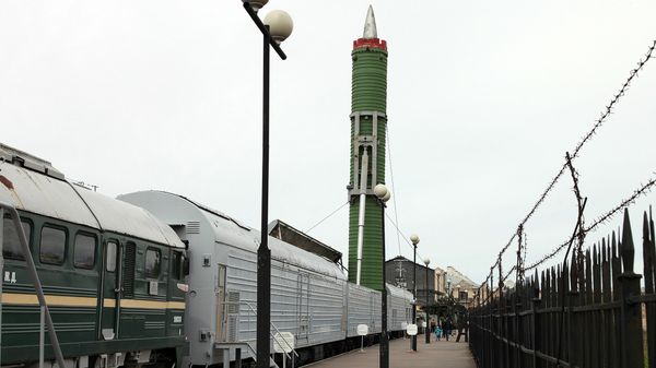 Military railway missile complex 15P961 Molodets with RT-23 UTTKh ICBM - Sputnik International