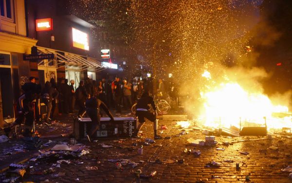 Barricades burn as protesters clash with riot police during the protests at the G20 summit in Hamburg, Germany, July 7, 2017 Barricades burn as protesters clash with riot police during the protests at the G20 summit in Hamburg, Germany, July 7, 2017 - Sputnik International