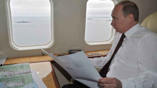 Russian President Vladimir Putin flying in a presidential aircraft - Sputnik International