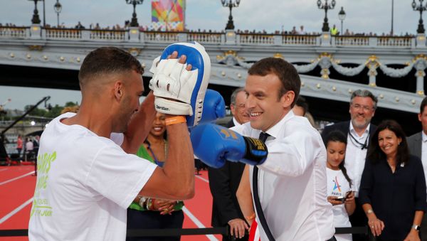 French President Emmanuel Macron (R) spars with a boxing partner in Paris, France, June 24, 2017 French President Emmanuel Macron (R) spars with a boxing partner in Paris, France, June 24, 2017 - Sputnik International