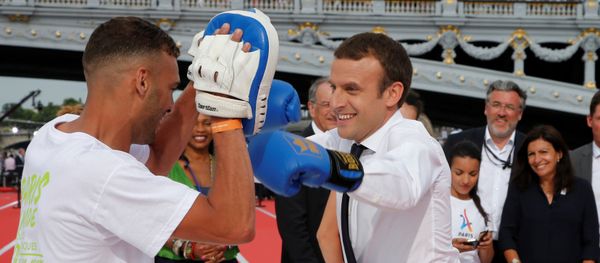 French President Emmanuel Macron (R) spars with a boxing partner in Paris, France, June 24, 2017 - Sputnik International