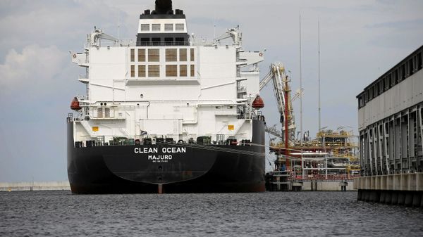 The LNG tanker Clean Ocean is pictured during the first US delivery of liquefied natural gas to LNG terminal in Swinoujscie, Poland June 8, 2017. - Sputnik International